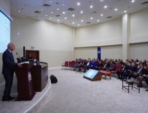 Trakya Üniversitesinde emekli Prof. Dr. Acunaş onuruna yenidoğan paneli düzenlendi