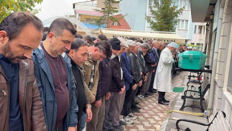 Trenin çarptığı 18 yaşındaki gencin cenazesi Kütahya’da toprağa verildi