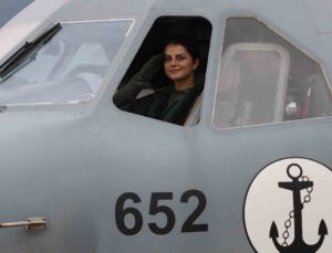 Türk Deniz Kuvvetleri ilk kadın uçak pilotunu Kocaeli’de göreve başlattı