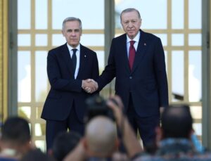 Türk-Kanada ilişkilerinde bir ilk! Başbakan, Ankara’da resmi törenle karşılandı