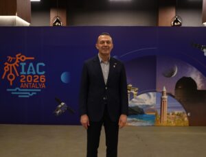Türkiye Uzay Ajansı Başkanı Kıraç, Antalya’da gençleri uzay ekonomisine çağırdı