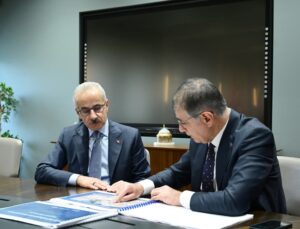 Uraloğlu ve Tugay İzmir ulaşımını görüştü, bakanlık ekipleri kente gönderilecek