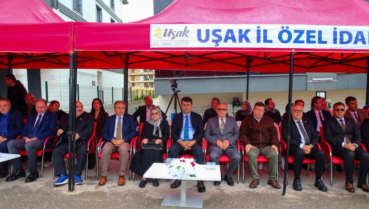 Uşak’ta Fevzi Dülgeroğlu Aile Sağlığı Merkezi törenle hizmete açıldı
