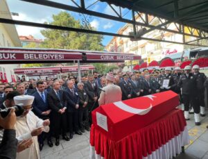Uygulama noktasında şehit edilen polis memuru toprağa verildi