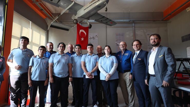 Uzay Kongresi kapsamında astronot Gökhan Erdem, Antalya Aksu’da öğrencilerle buluştu