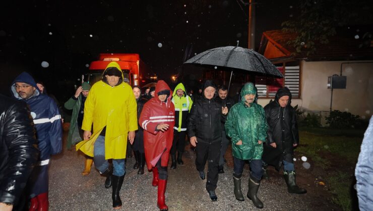 Vali Aktaş ve Büyükşehir Başkanı, yağış öncesi Kocaeli Kartepe’de ekipleri ziyaret etti