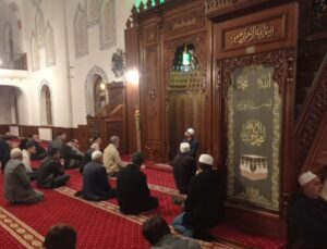 Van Tuşba’da Müftü Demirtaş, Yukarı Nurşin Camii cemaatiyle sabah namazında buluştu