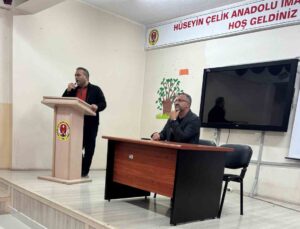 Van Tuşba’daki kız imam hatip lisesinde 490 öğrenci için veli toplantısı yapıldı