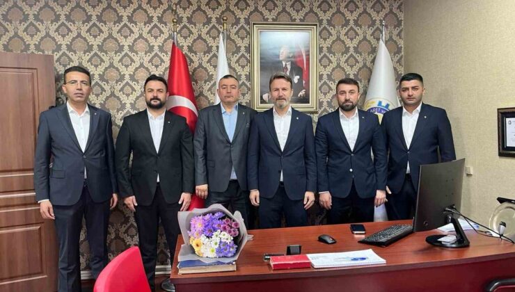 VTSO’da seçim sonrası devir teslim yapıldı, Dursun Atak başkanlığı devraldı