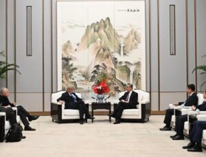 Wang Yi, Çin ve ABD’nin yapay zekada birlikte hareket edebileceğini söyledi