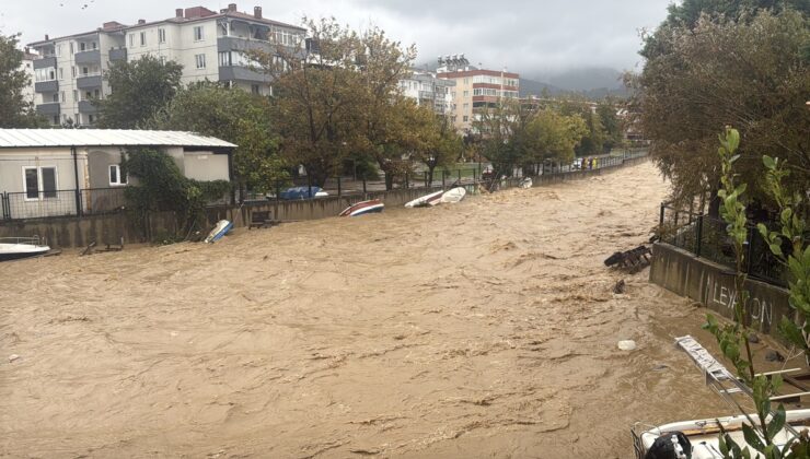 Yalova’da sağanak nedeniyle 101 ihbar alındı, 95 su baskını ve 3 toprak kayması yaşandı