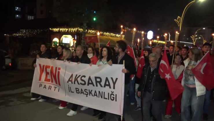 YENİ Parti Aksaray’da gençlerle Cumhuriyet’in 103. yılı için fener alayı düzenledi