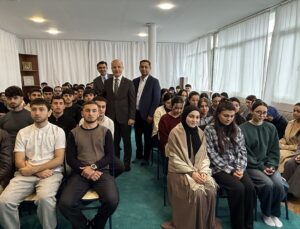 YÖK Başkanı Özvar, Tiflis’te öğrencilere Gürcüce ve İngilizce tavsiyesinde bulundu