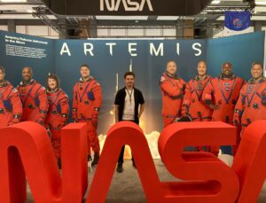 Yüksek lisans öğrencisi Kaan, ‘astronomi eğitimi’ üzerine araştırmasını, ‘Uzay Kongresi’nde sundu