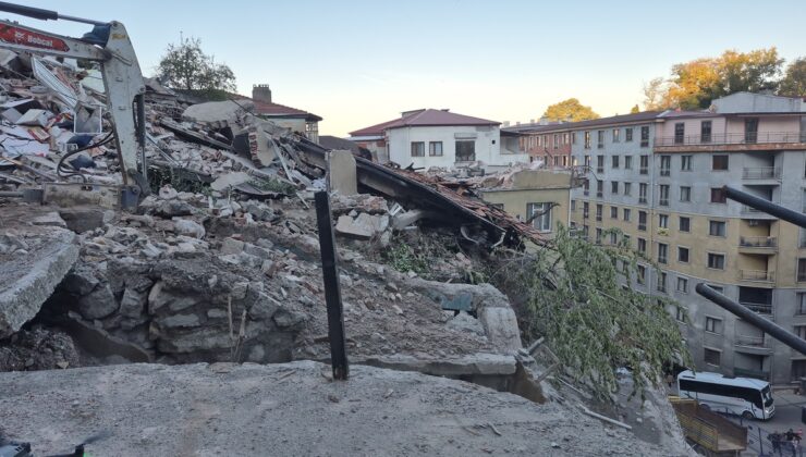 Zonguldak’ta çöken binada 74 yaşındaki kadın öldü, 68 yaşındaki kardeşi yaralandı
